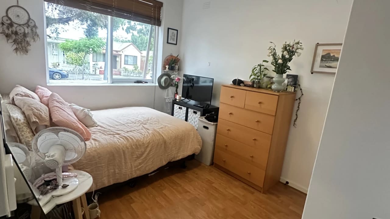 Furnished room in a flatshare