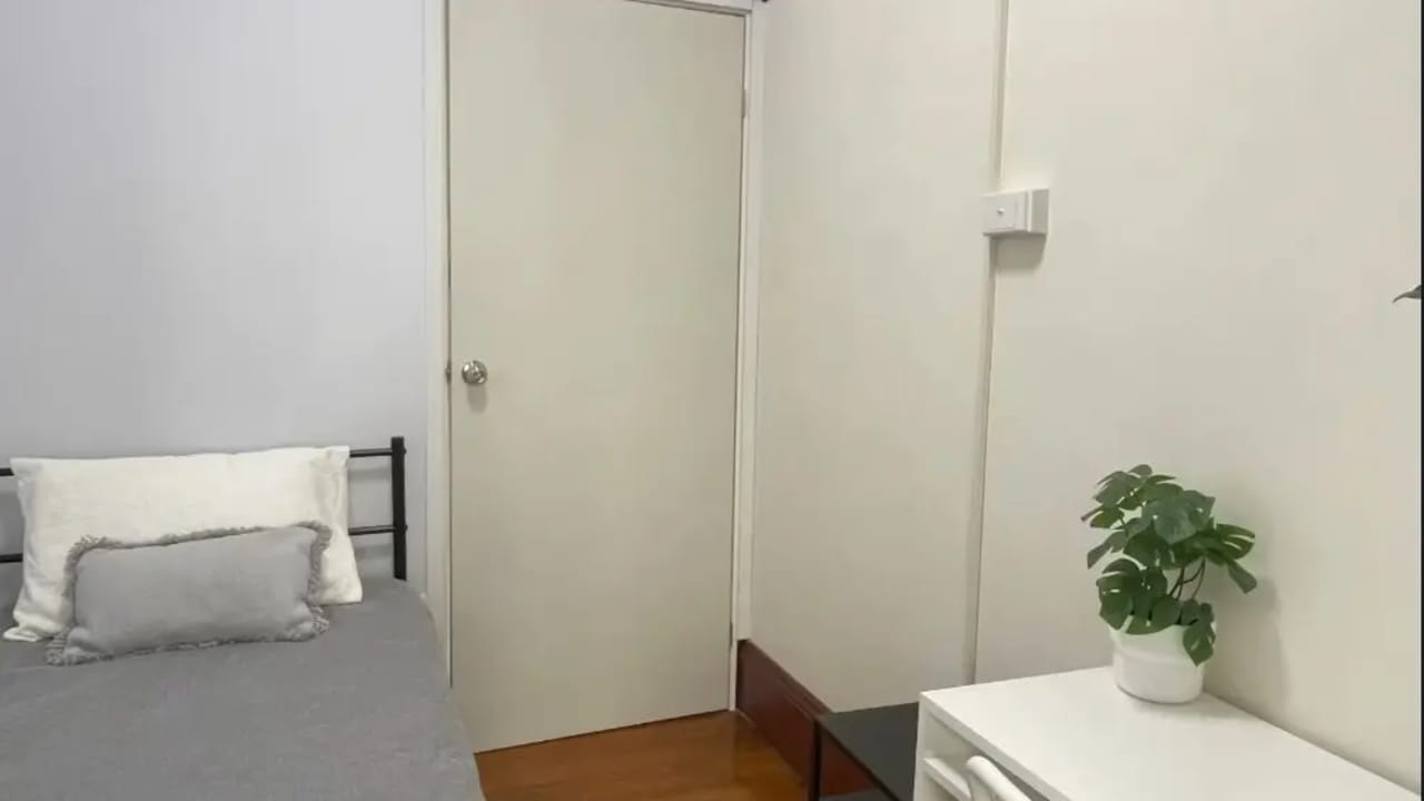 Furnished room in a share house