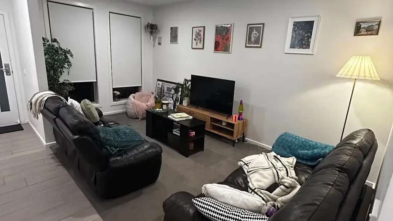 Unfurnished room in a share house