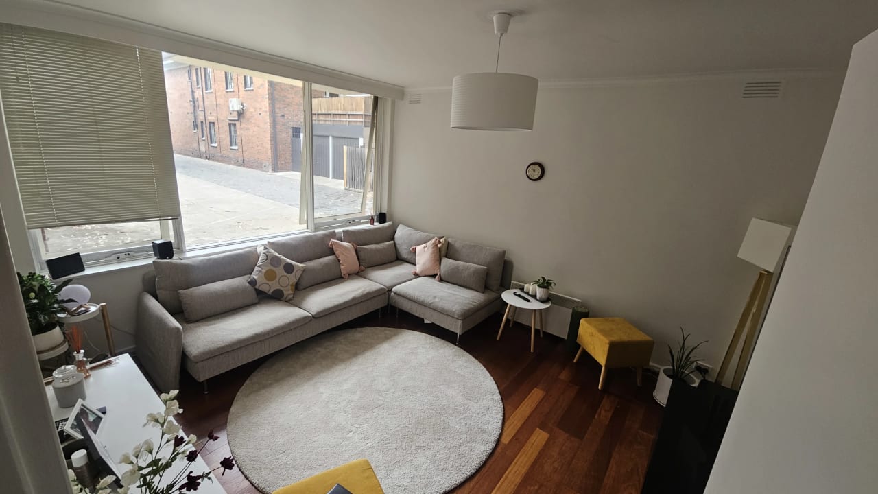 Furnished room in a flatshare