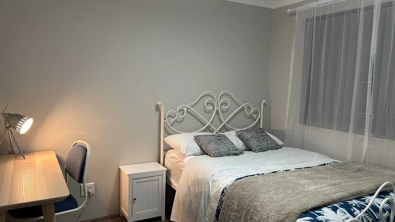 Furnished room in a flatshare