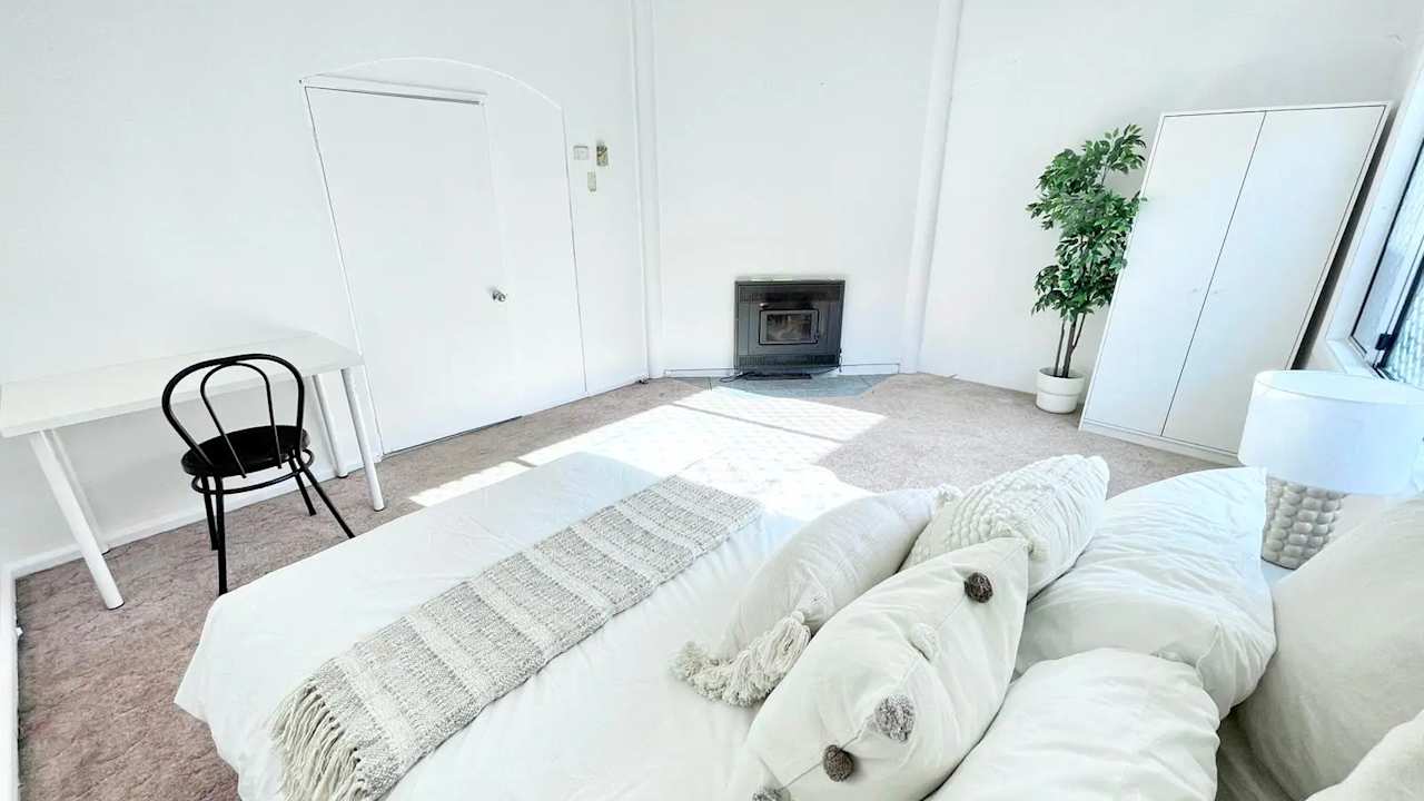 Room in a share house