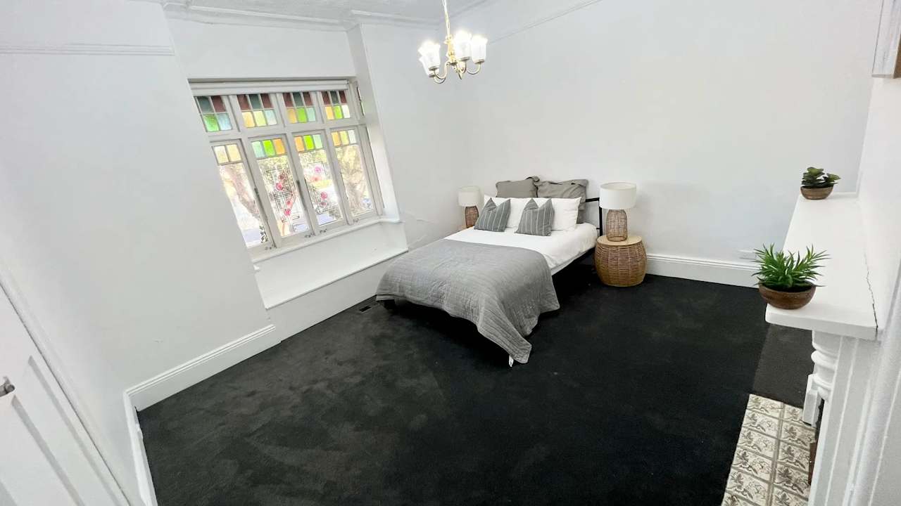 Room in a share house