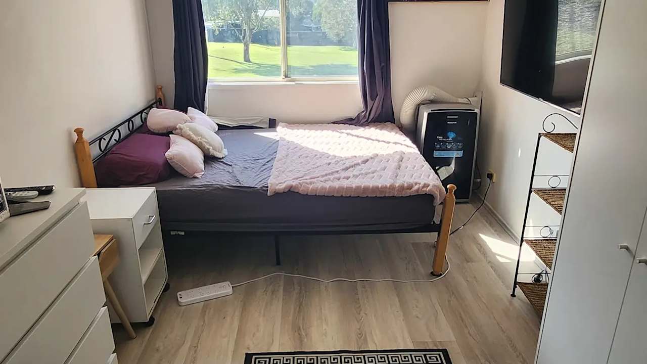 Furnished room with own bathroom