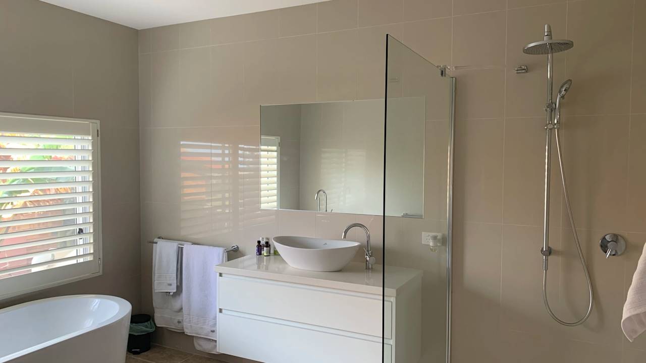 Furnished room with own bathroom