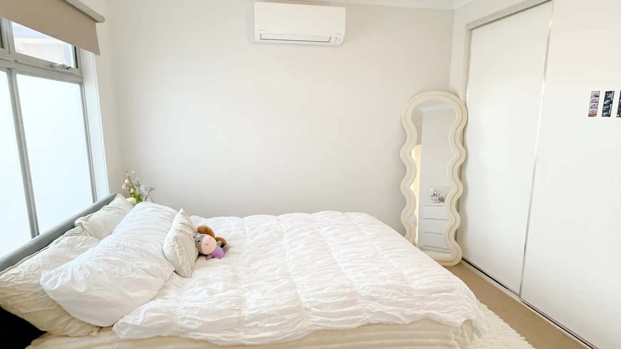 Room in a share house