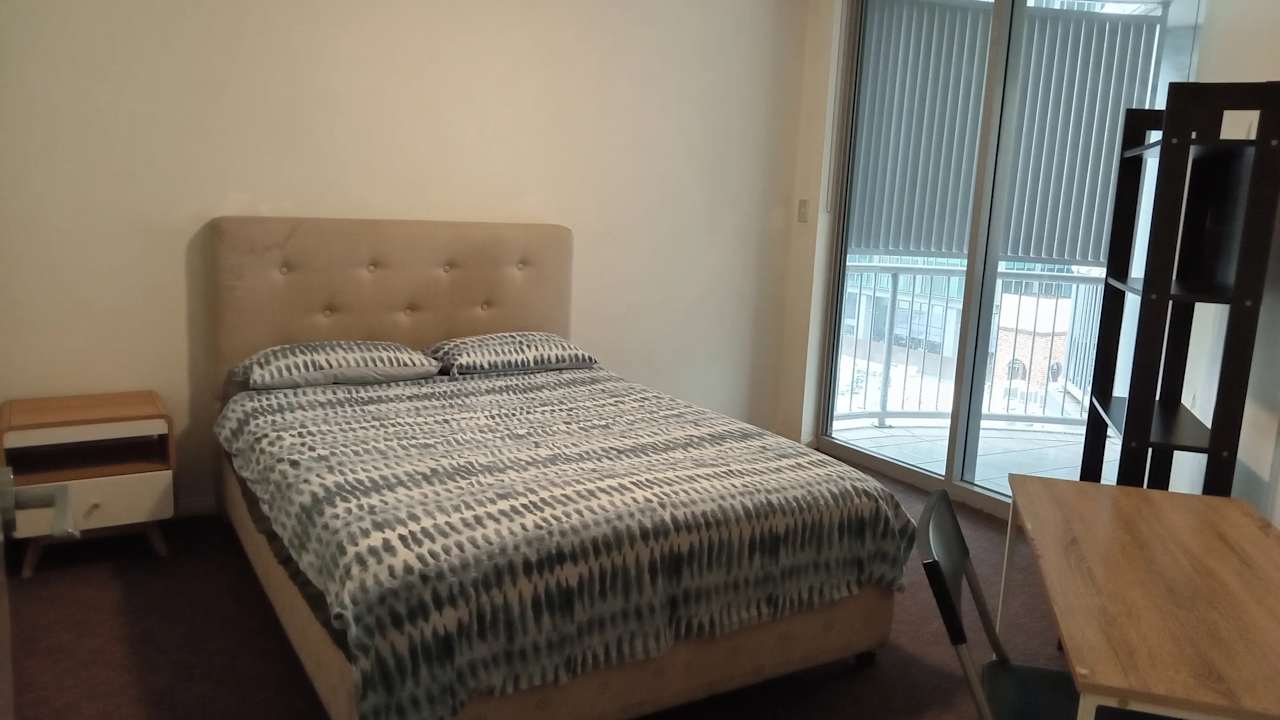 Furnished room with ensuite in a flatshare