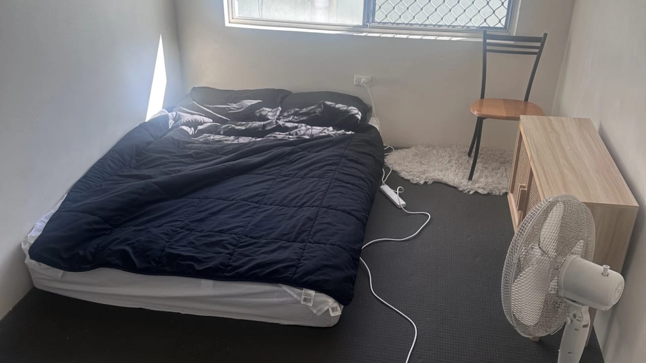 Room in a share house
