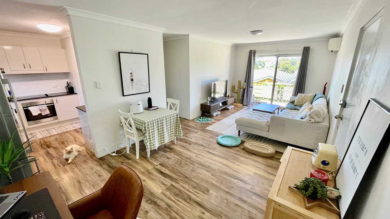 Furnished room in a flatshare