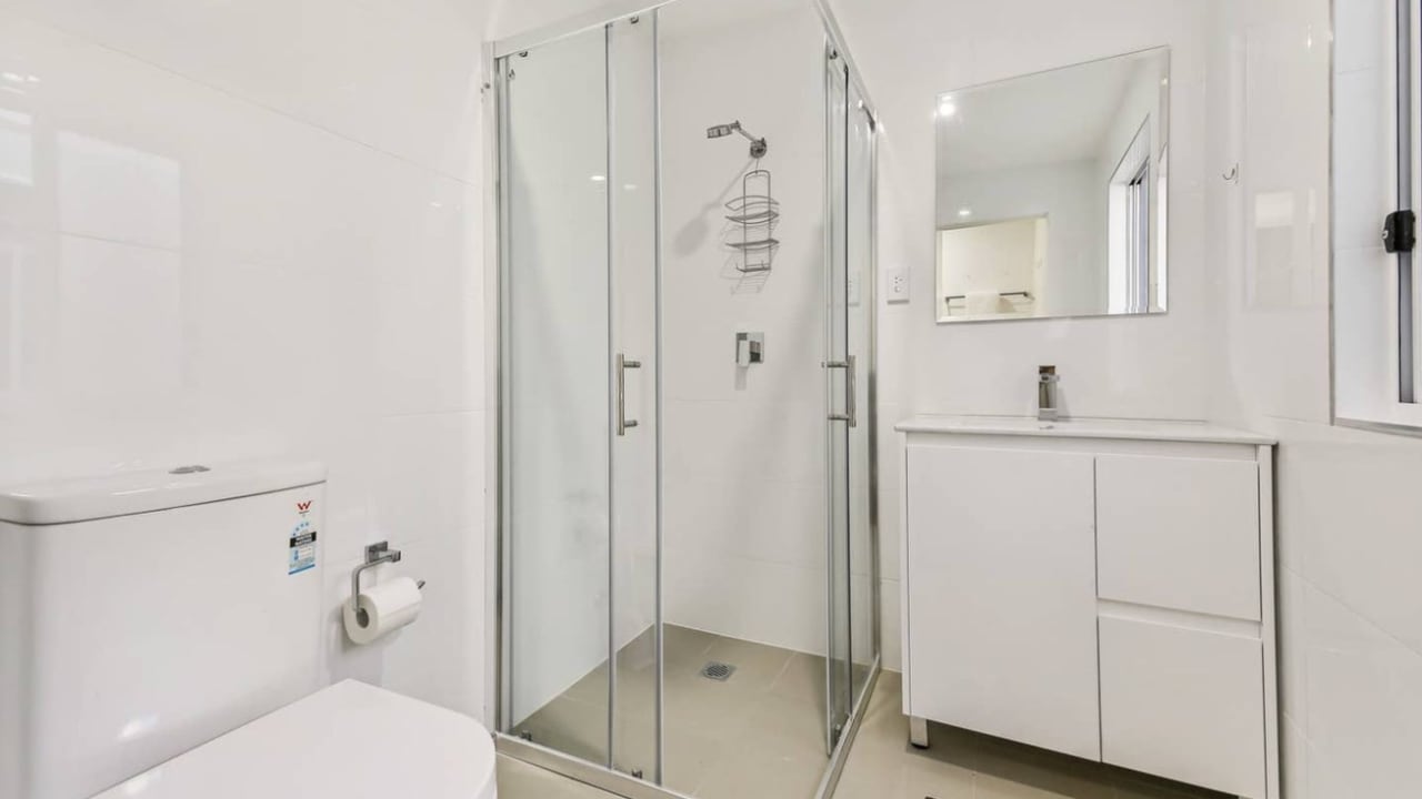 Room with ensuite in a share house