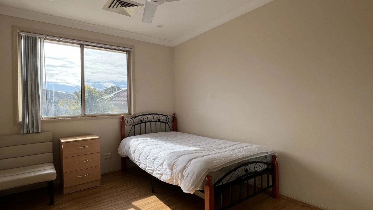 Room in a share house