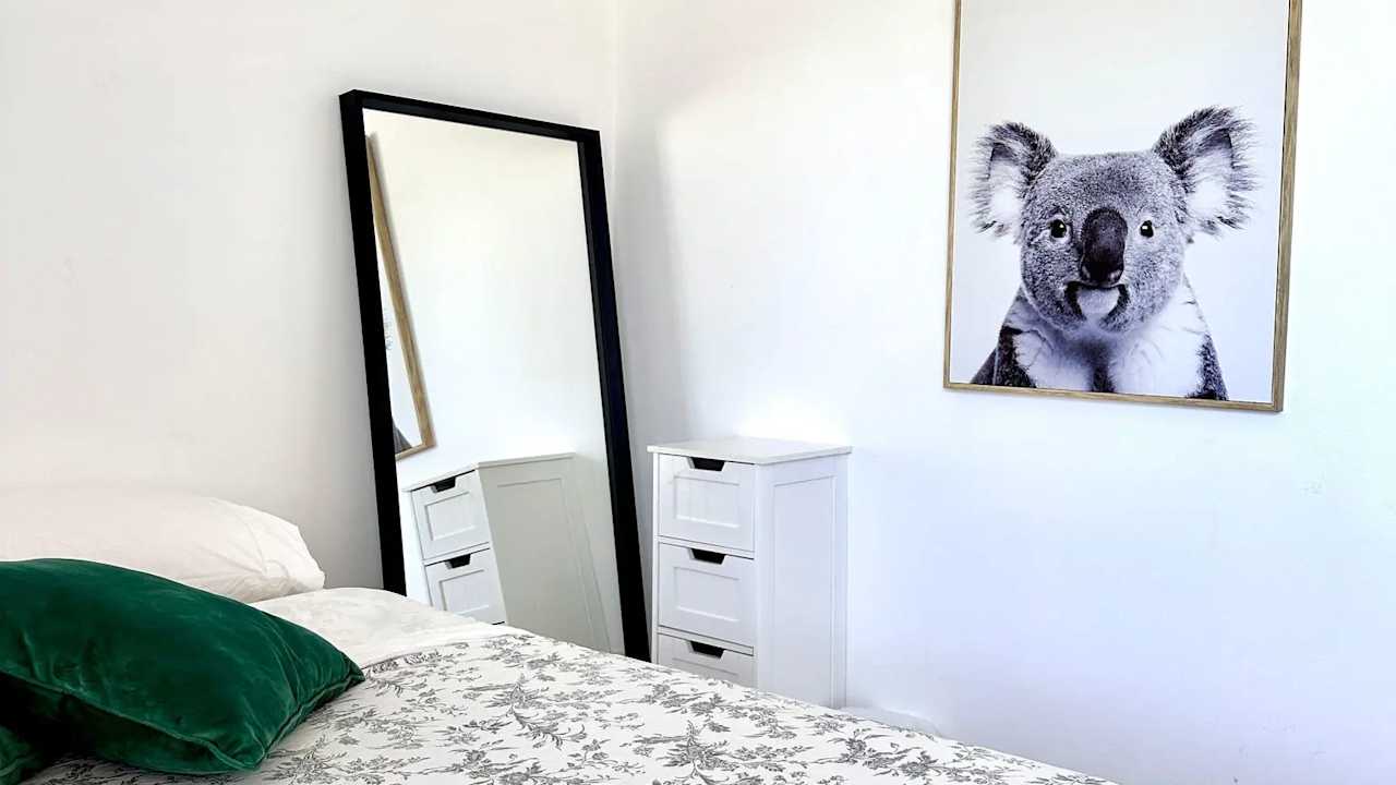 Furnished room in a flatshare