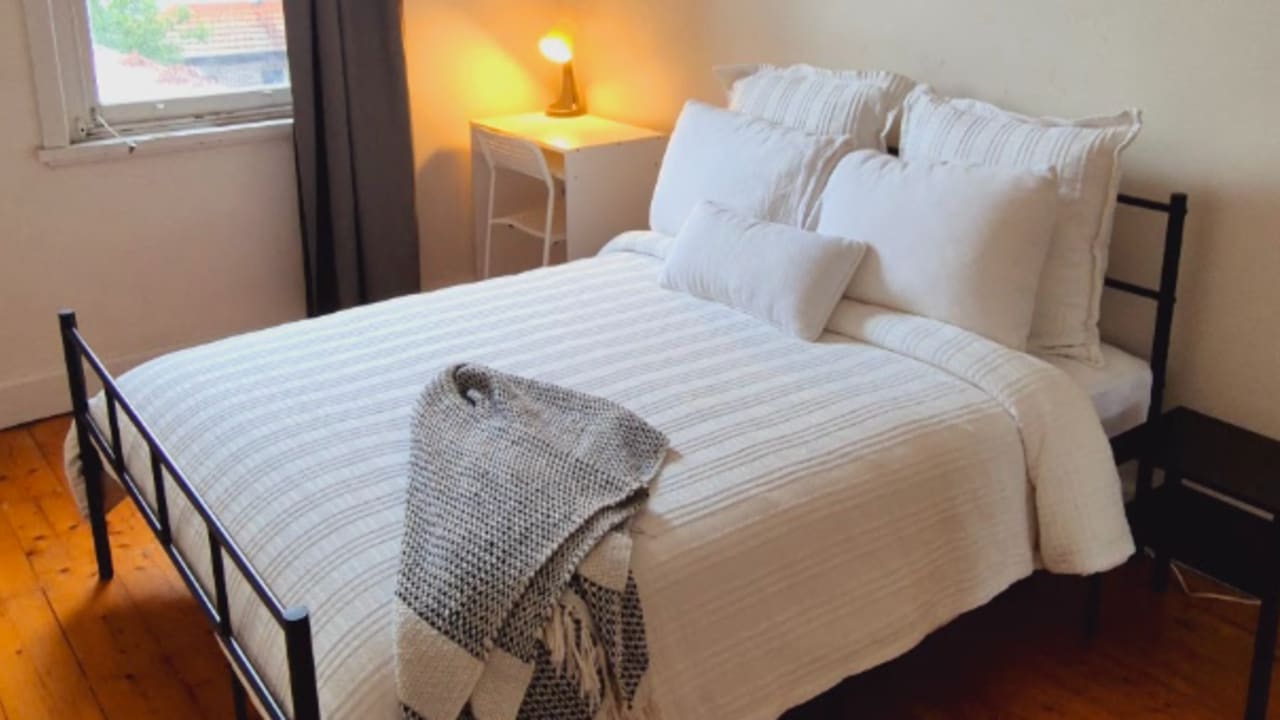 Furnished room in a flatshare