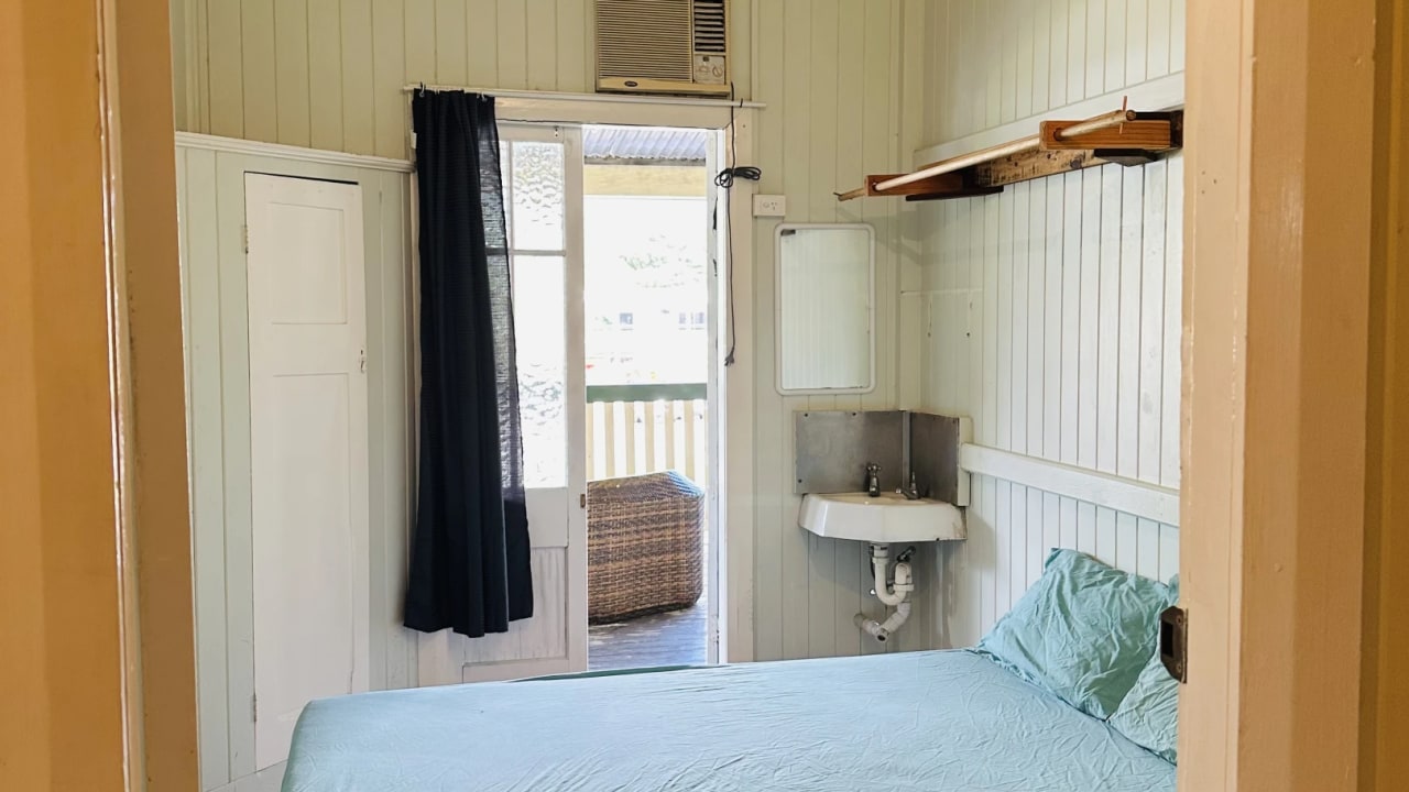 Whole property with 1 room for rent