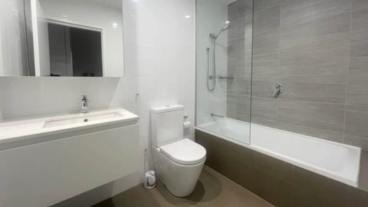 Furnished room with own bathroom