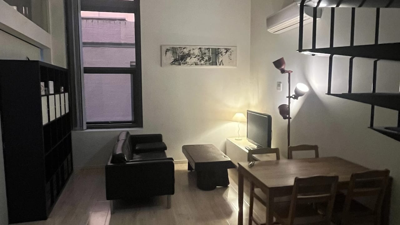Furnished room in a flatshare