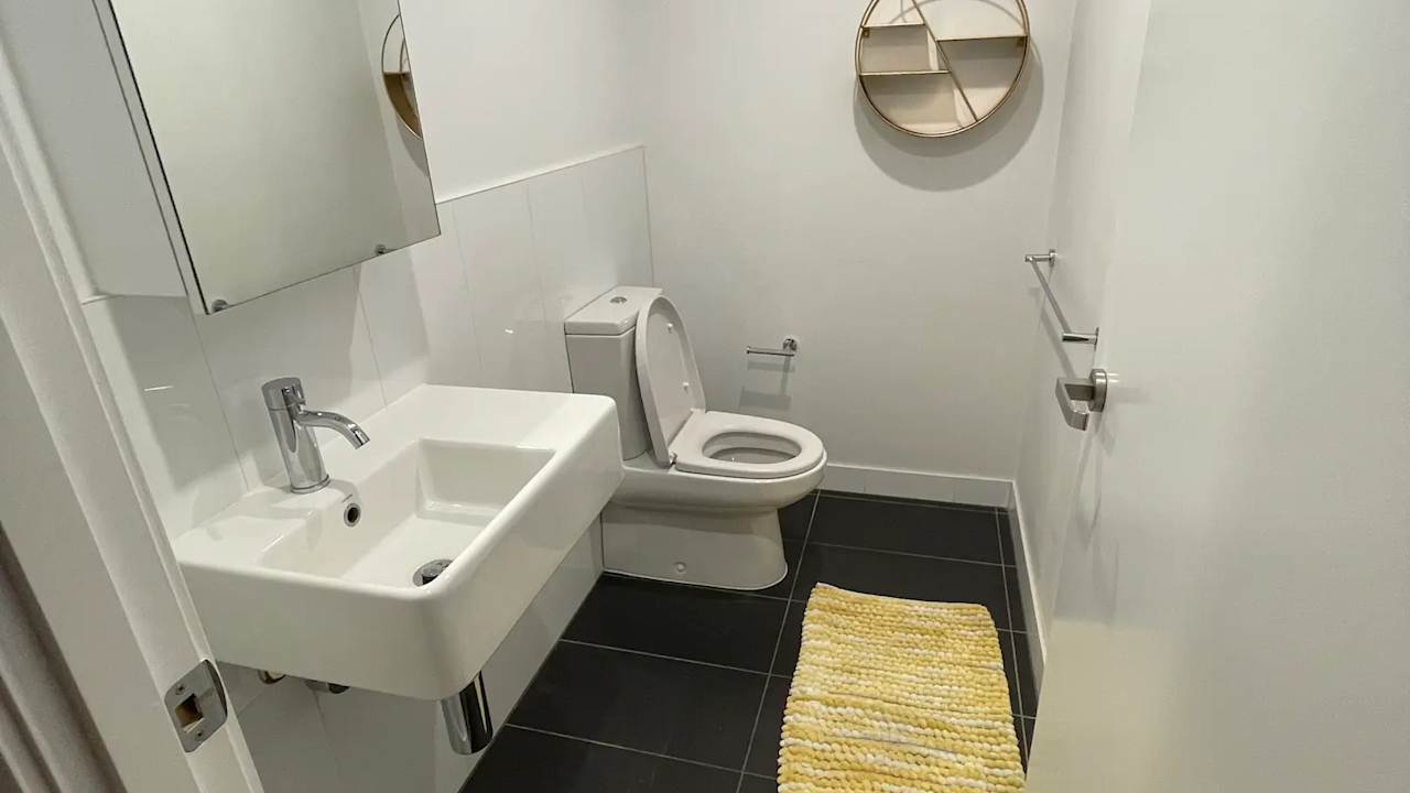 Furnished room with ensuite in a flatshare