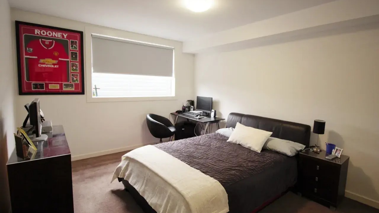 Unfurnished room in a flatshare