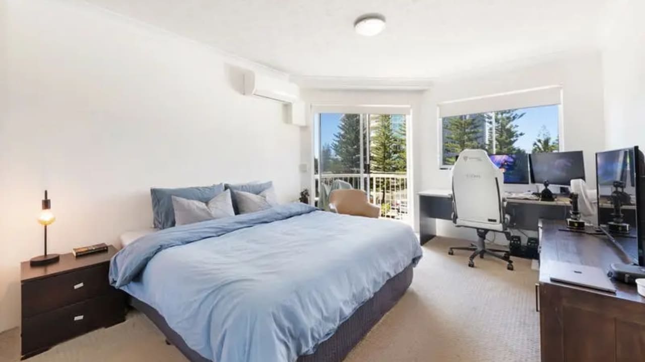 Furnished room with ensuite in a flatshare