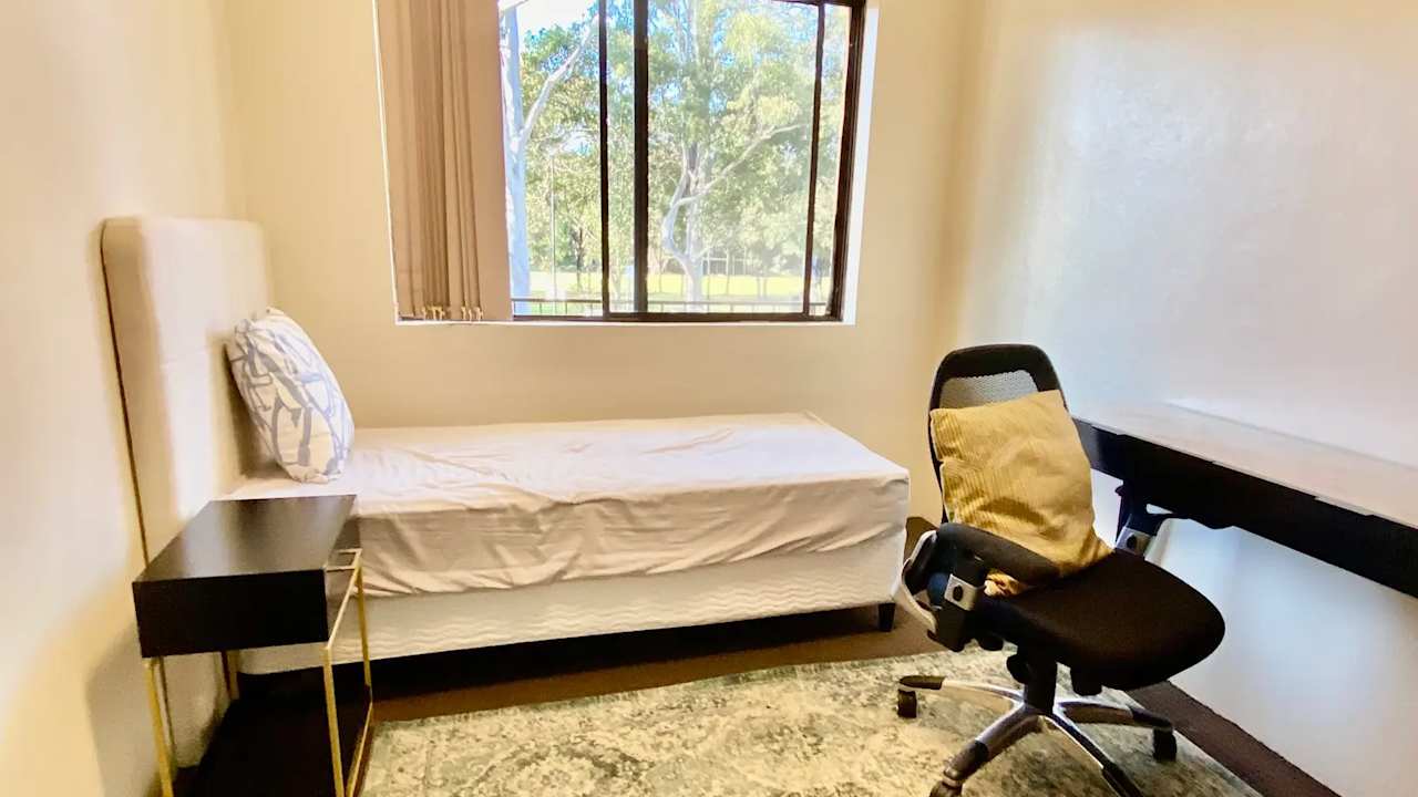 Furnished room in a flatshare