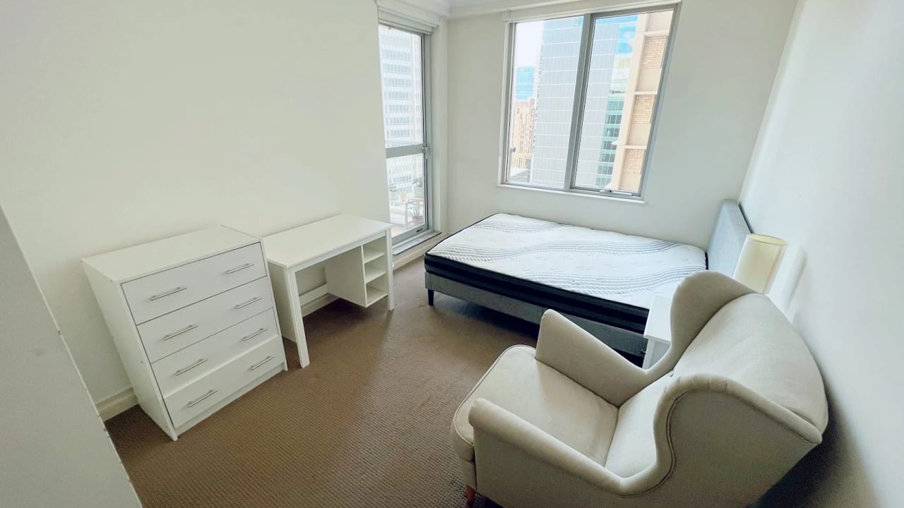 Furnished room in a flatshare