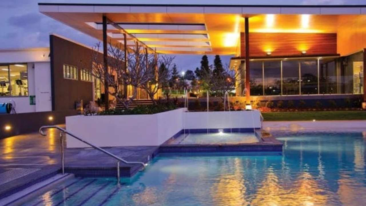 Unfurnished room with own bathroom