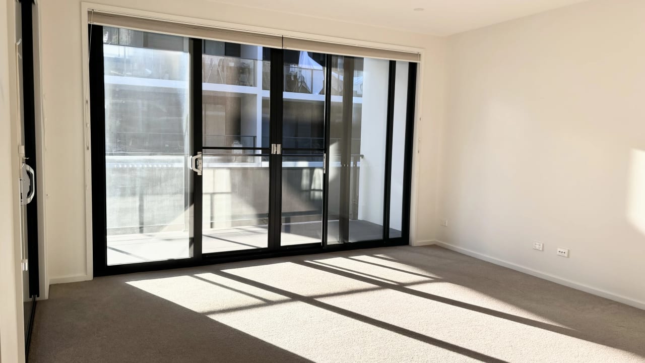 Unfurnished room with own bathroom