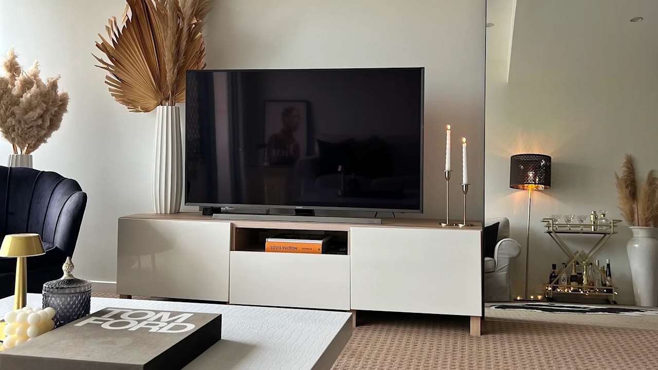 Unfurnished room with ensuite in a flatshare