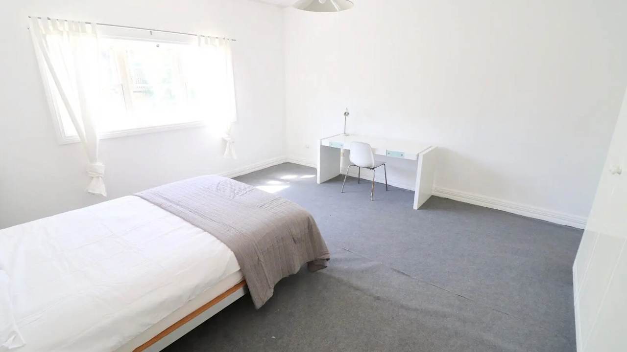 Room in a share house