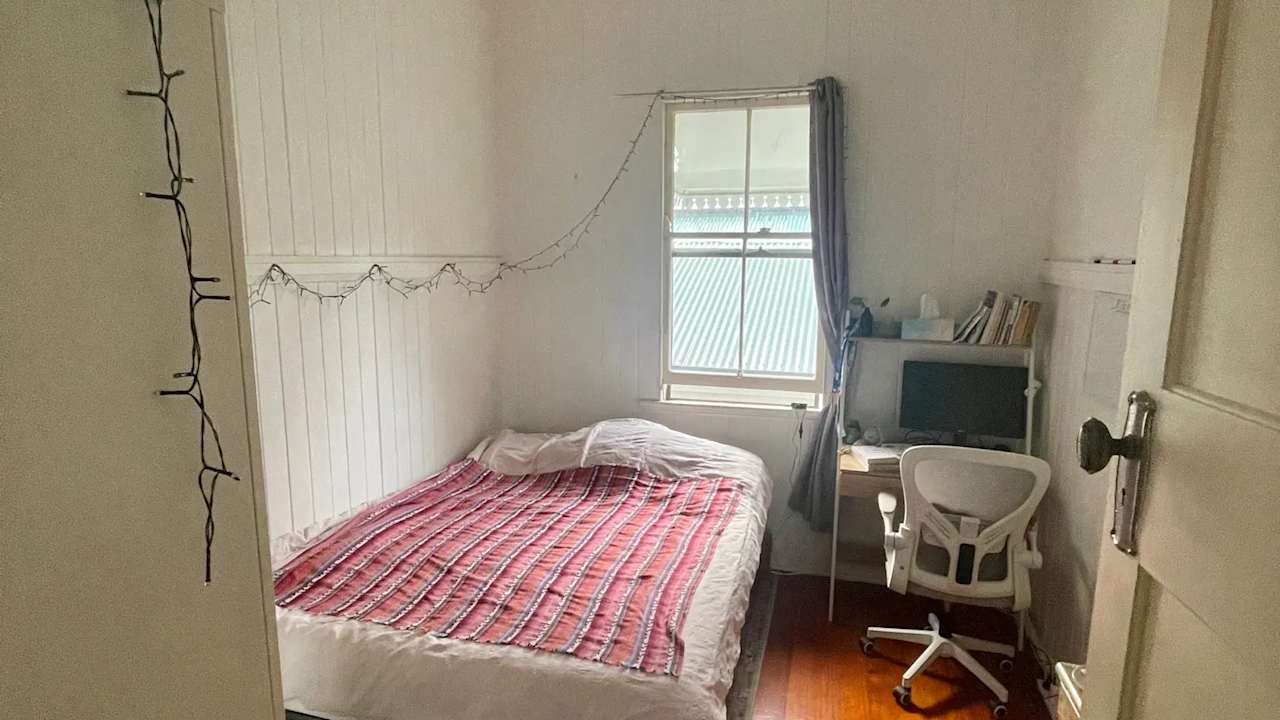 Room in a share house