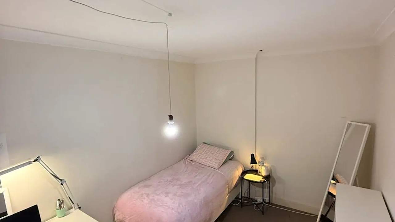 Furnished room in a share house