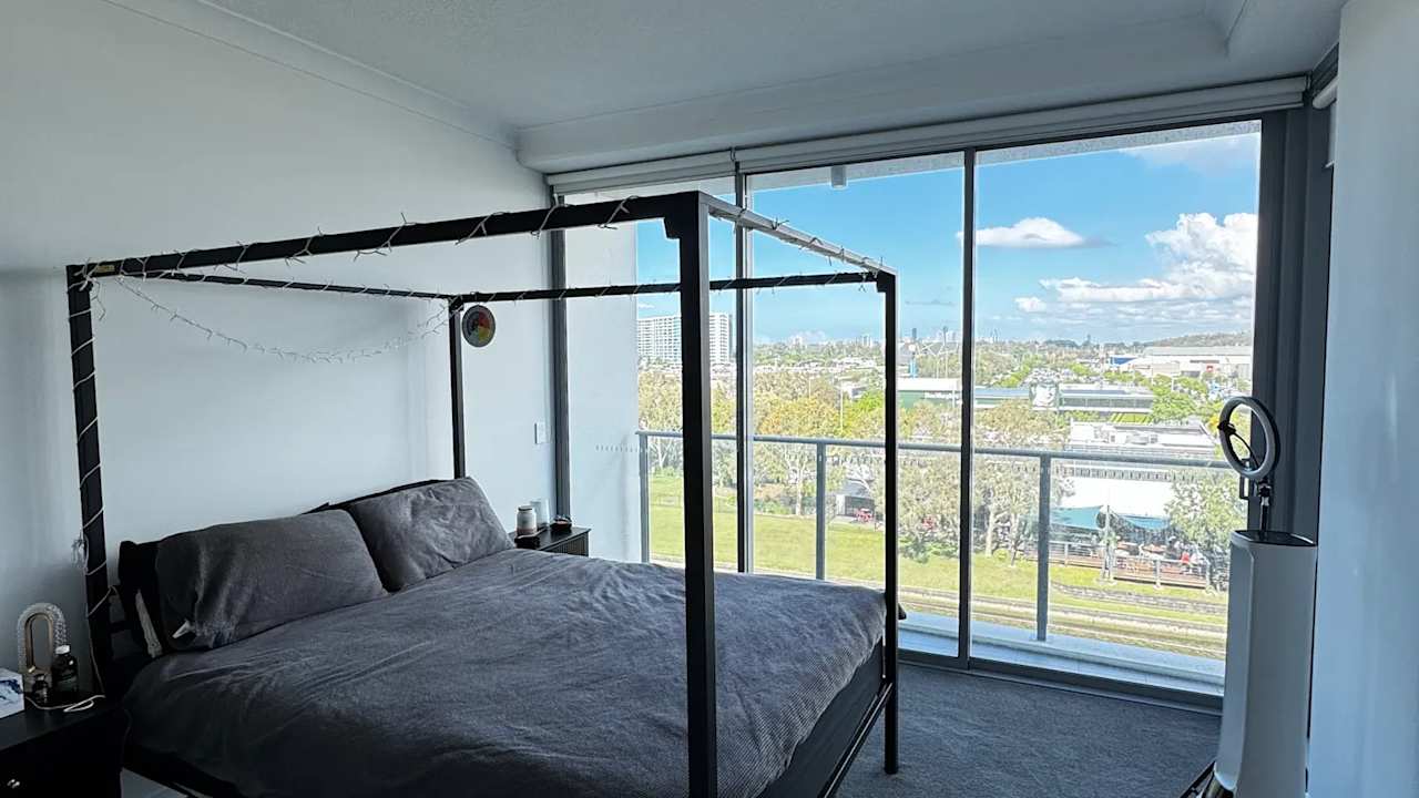 Furnished room with ensuite in a flatshare