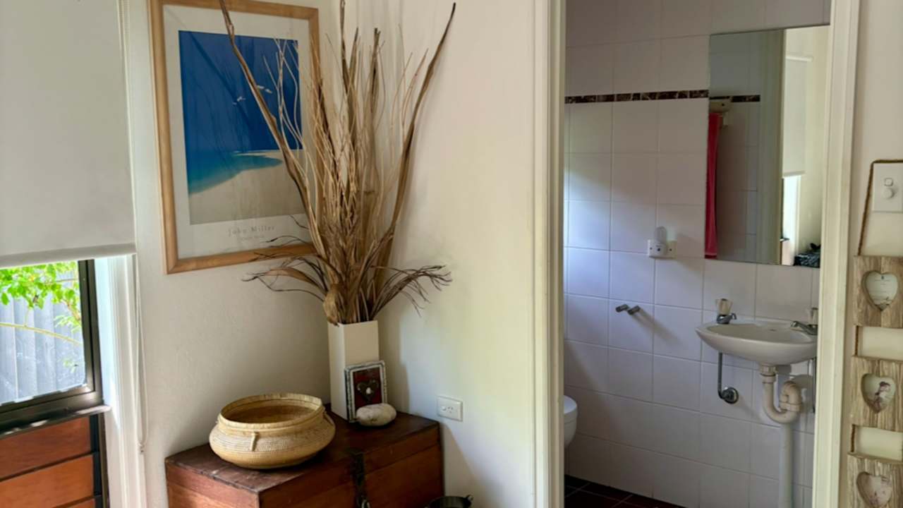 Furnished room in a share house