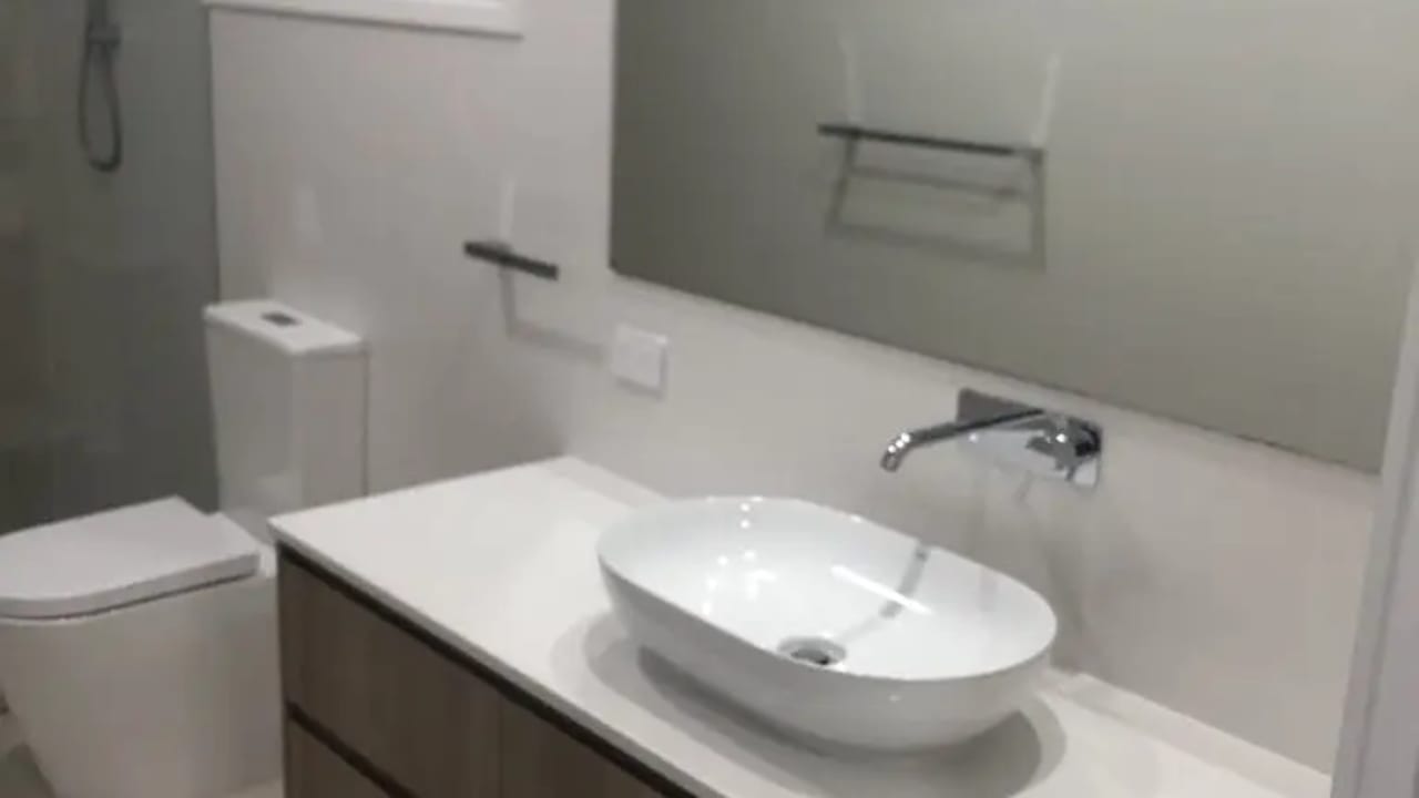 Room with ensuite in a share house
