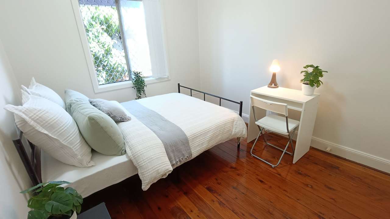 Furnished room in a flatshare