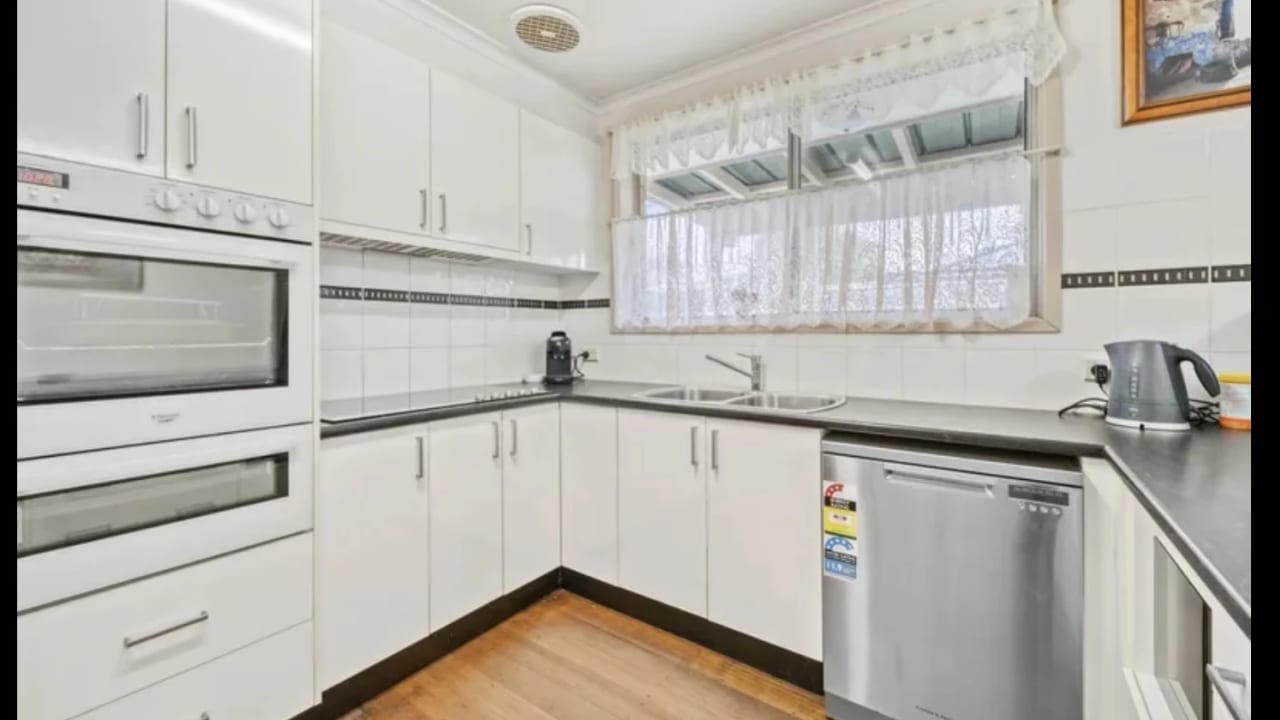 Room in a share house