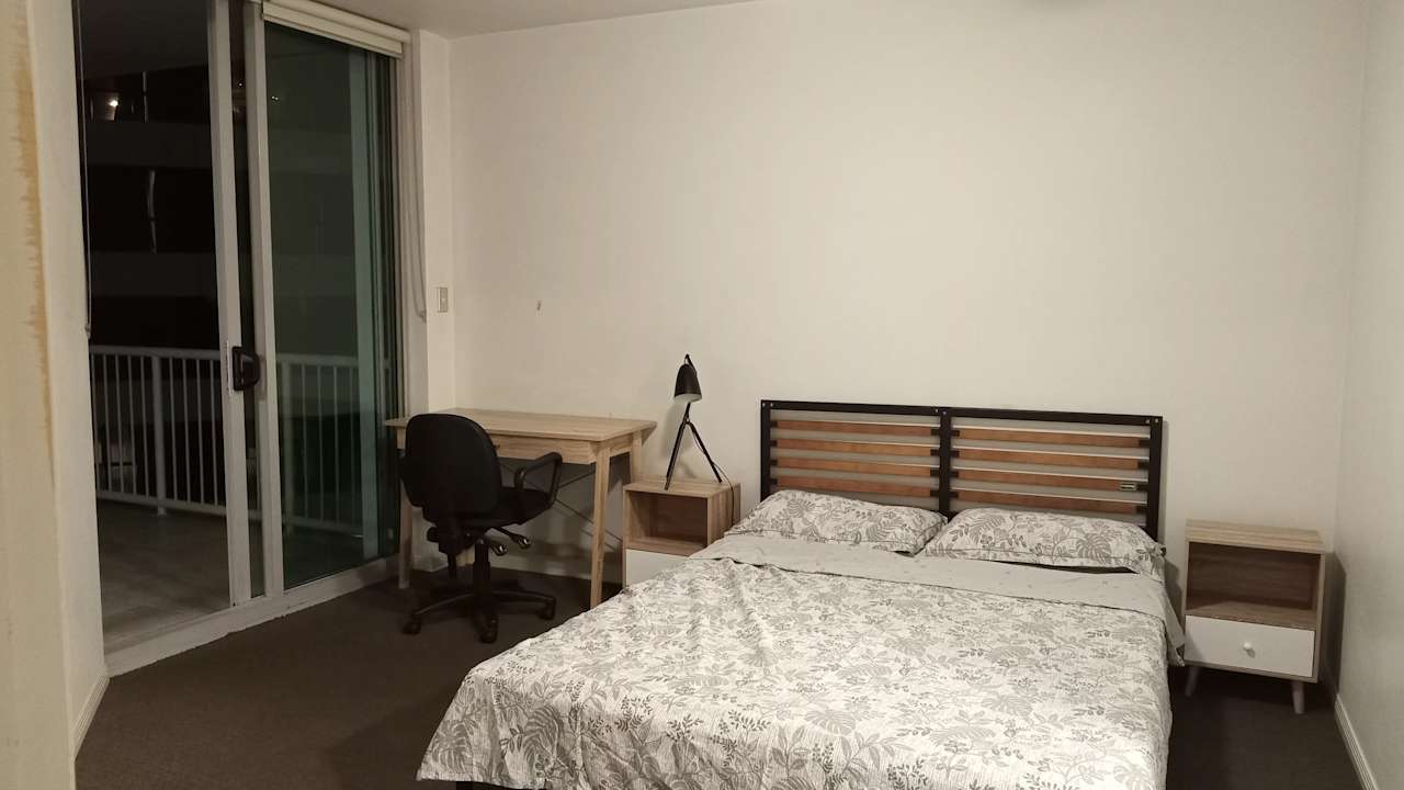 Furnished room with ensuite in a flatshare