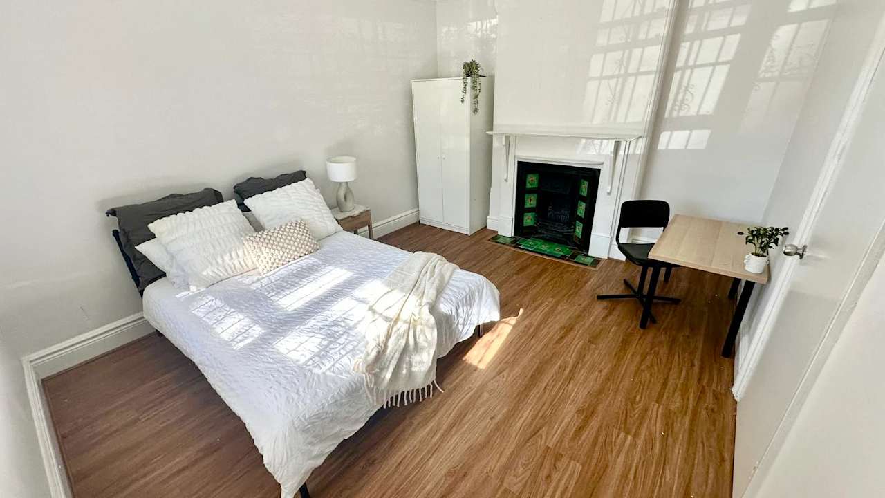 Room in a share house