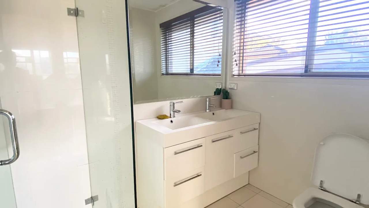 Room with ensuite in a share house