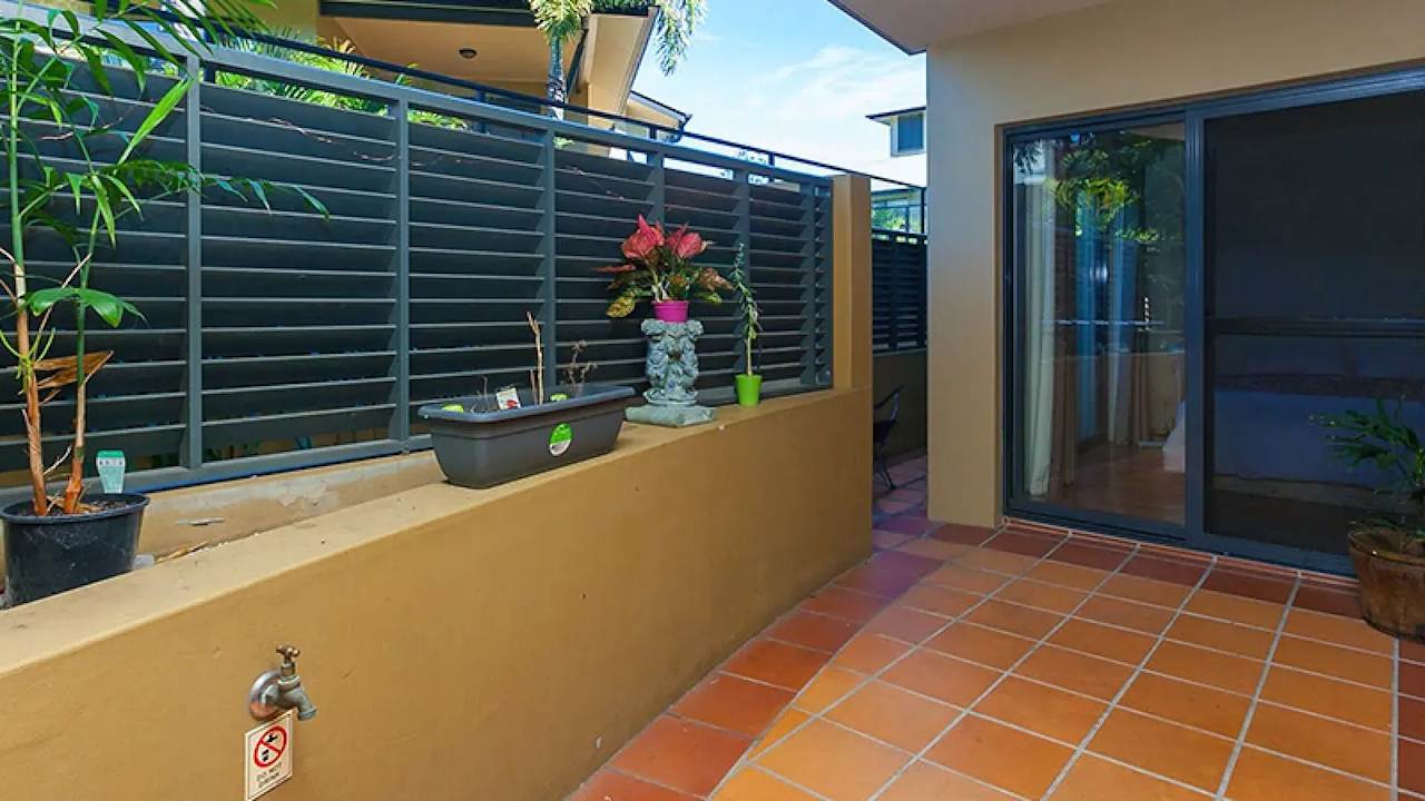 Unfurnished room with own bathroom
