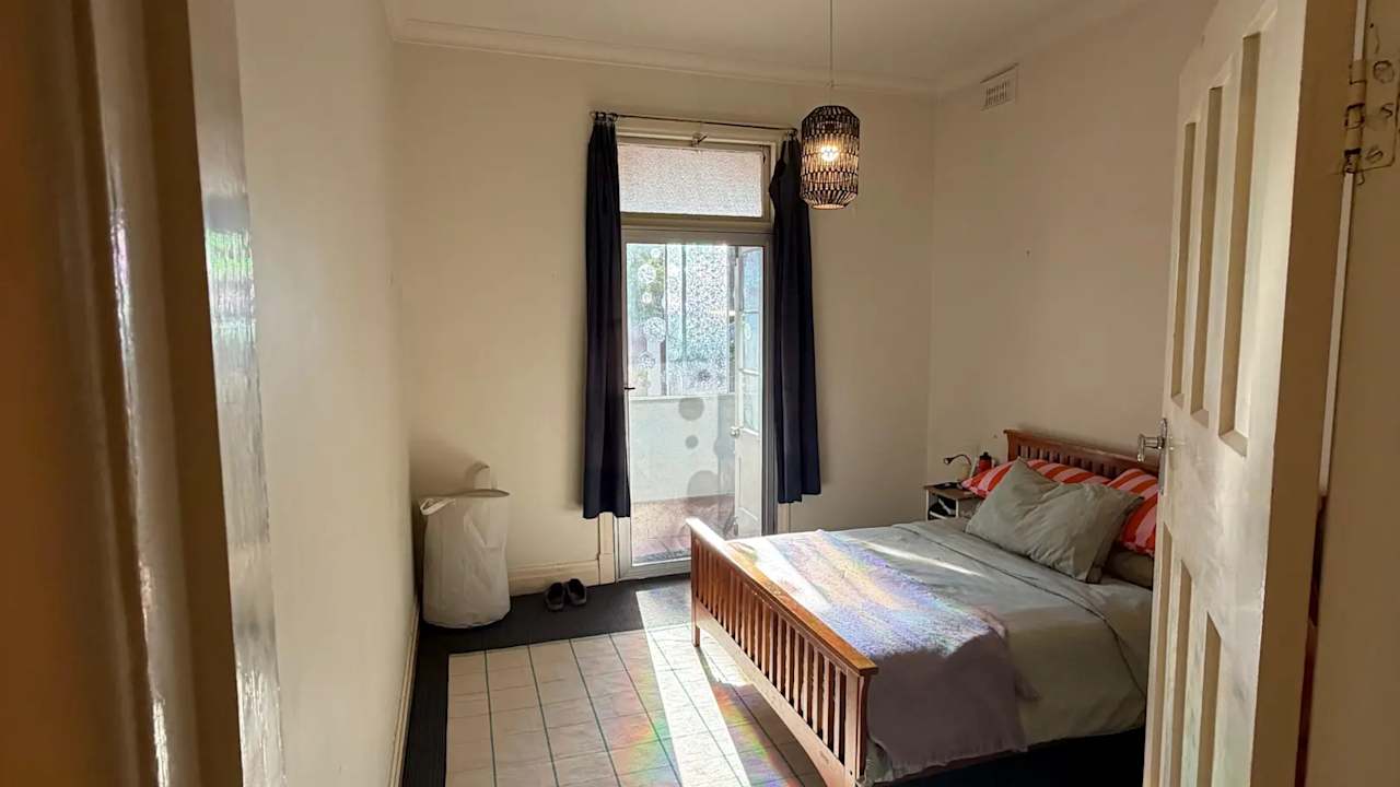 Room in a share house