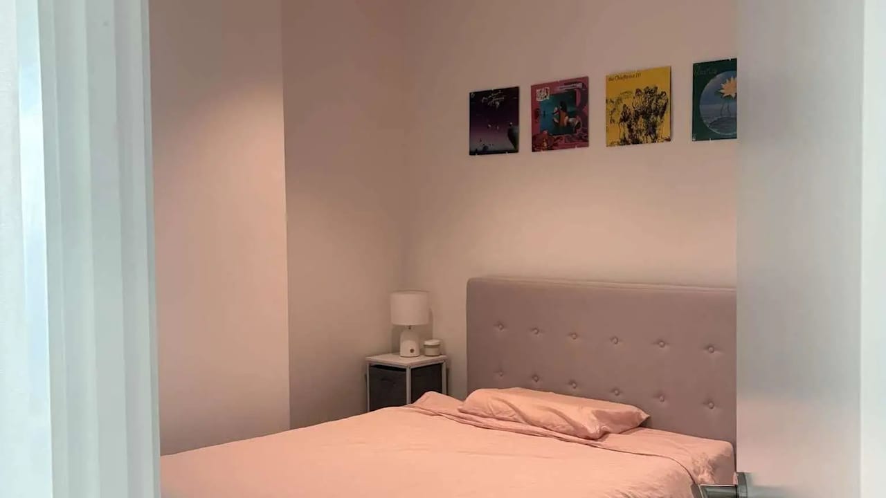 Furnished room in a flatshare