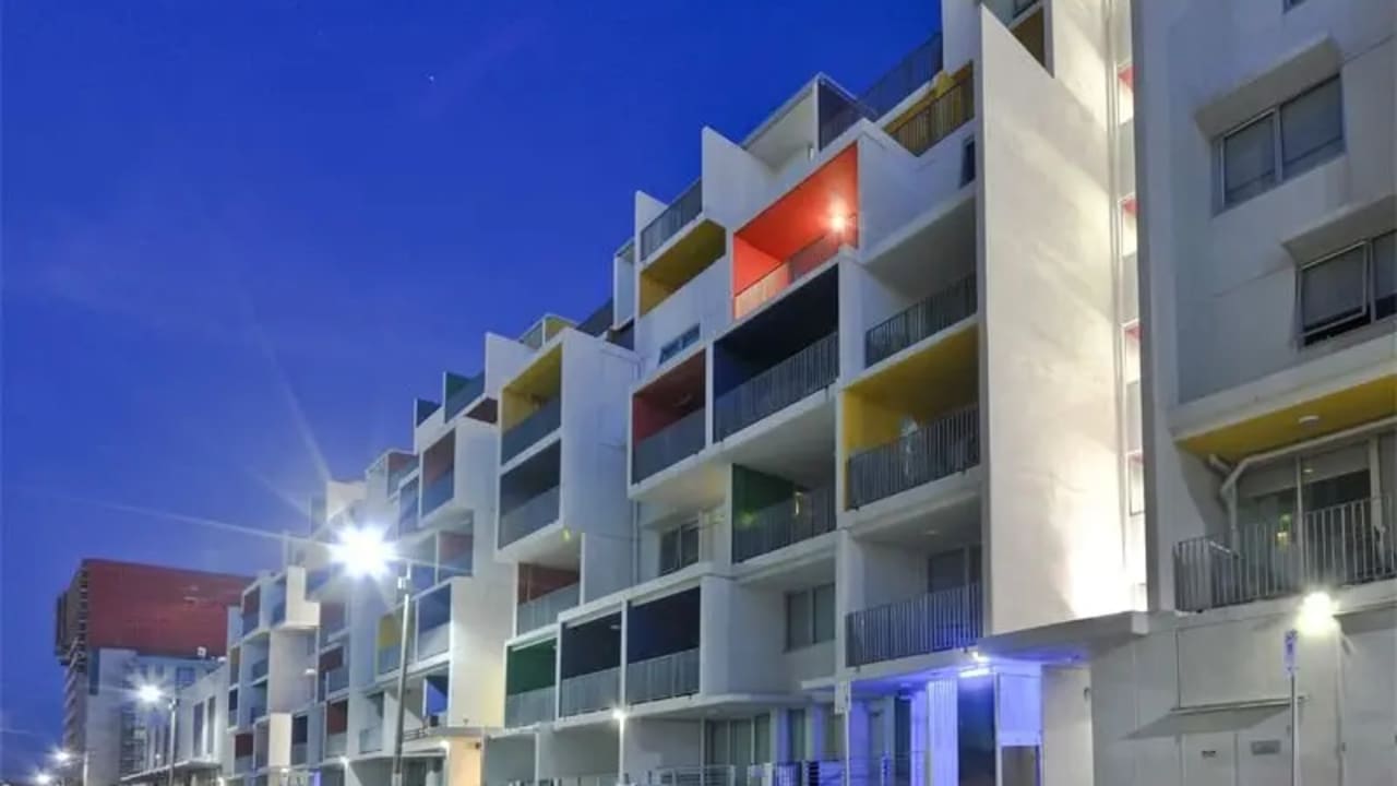 Unfurnished room studio flat for rent