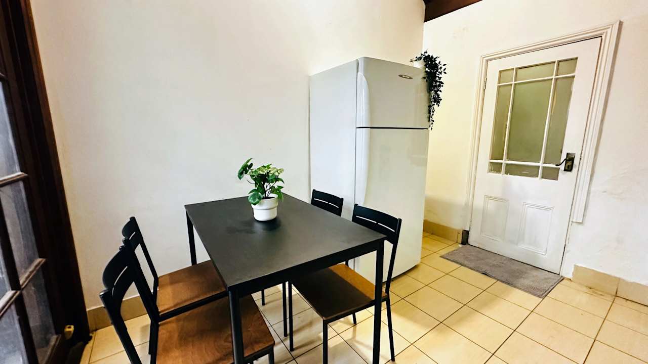 Furnished room in a flatshare