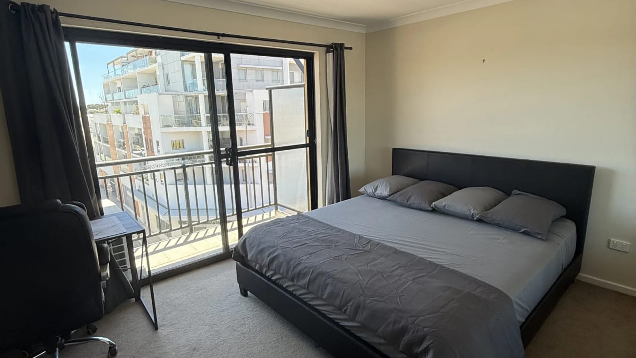 Furnished room with ensuite in a flatshare