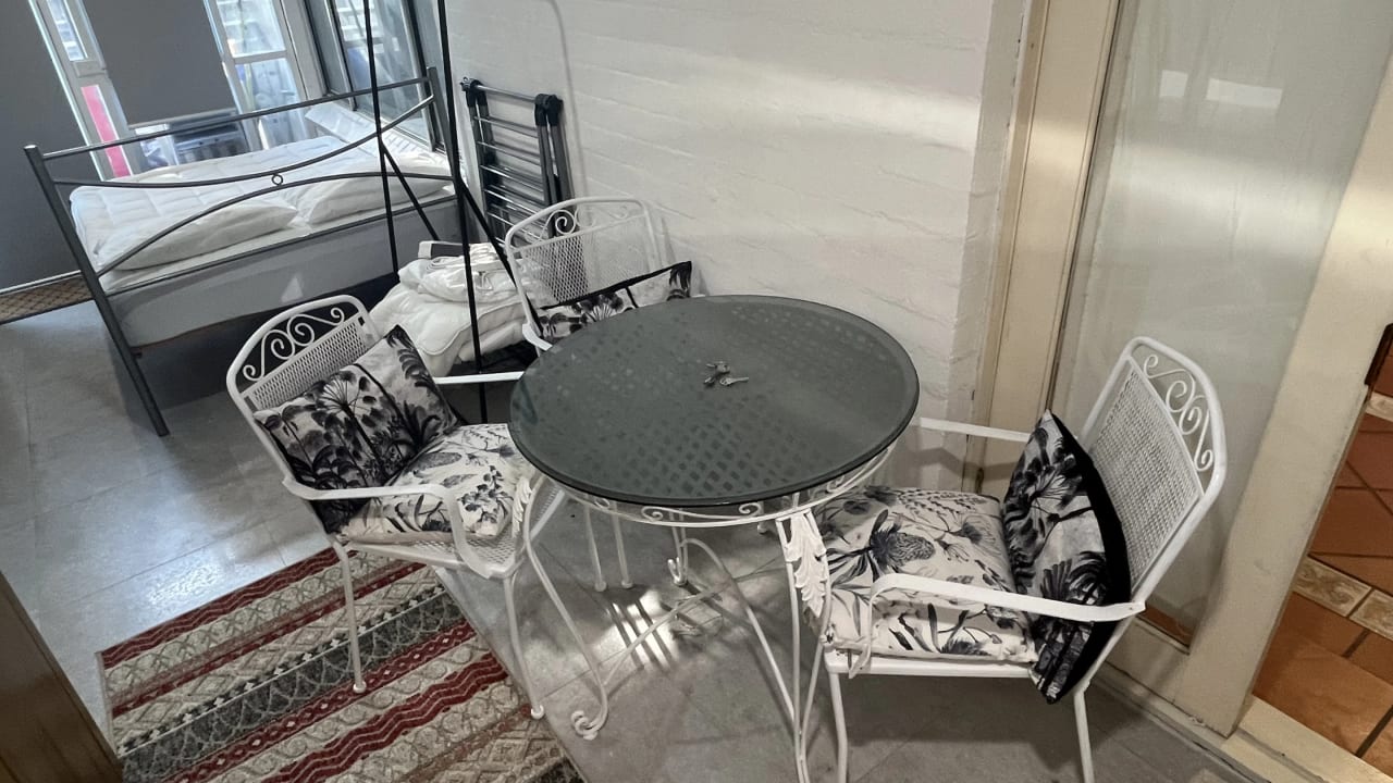 Furnished room in a flatshare