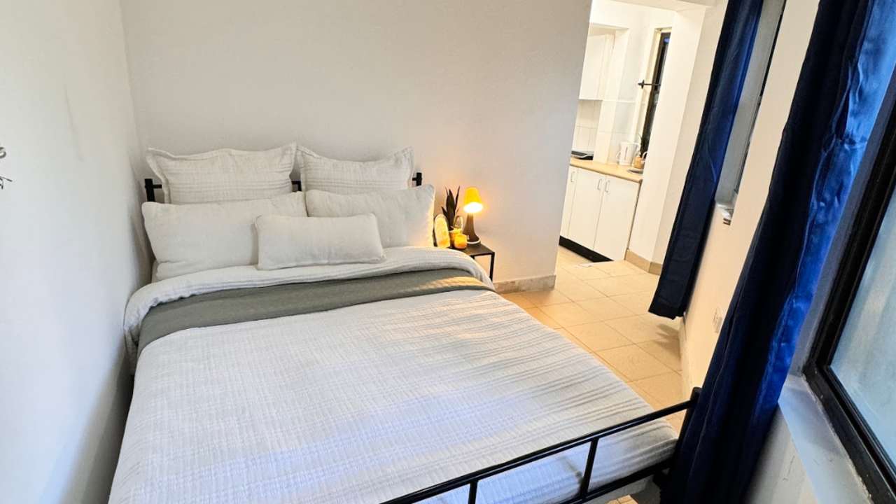 Furnished room studio flat for rent