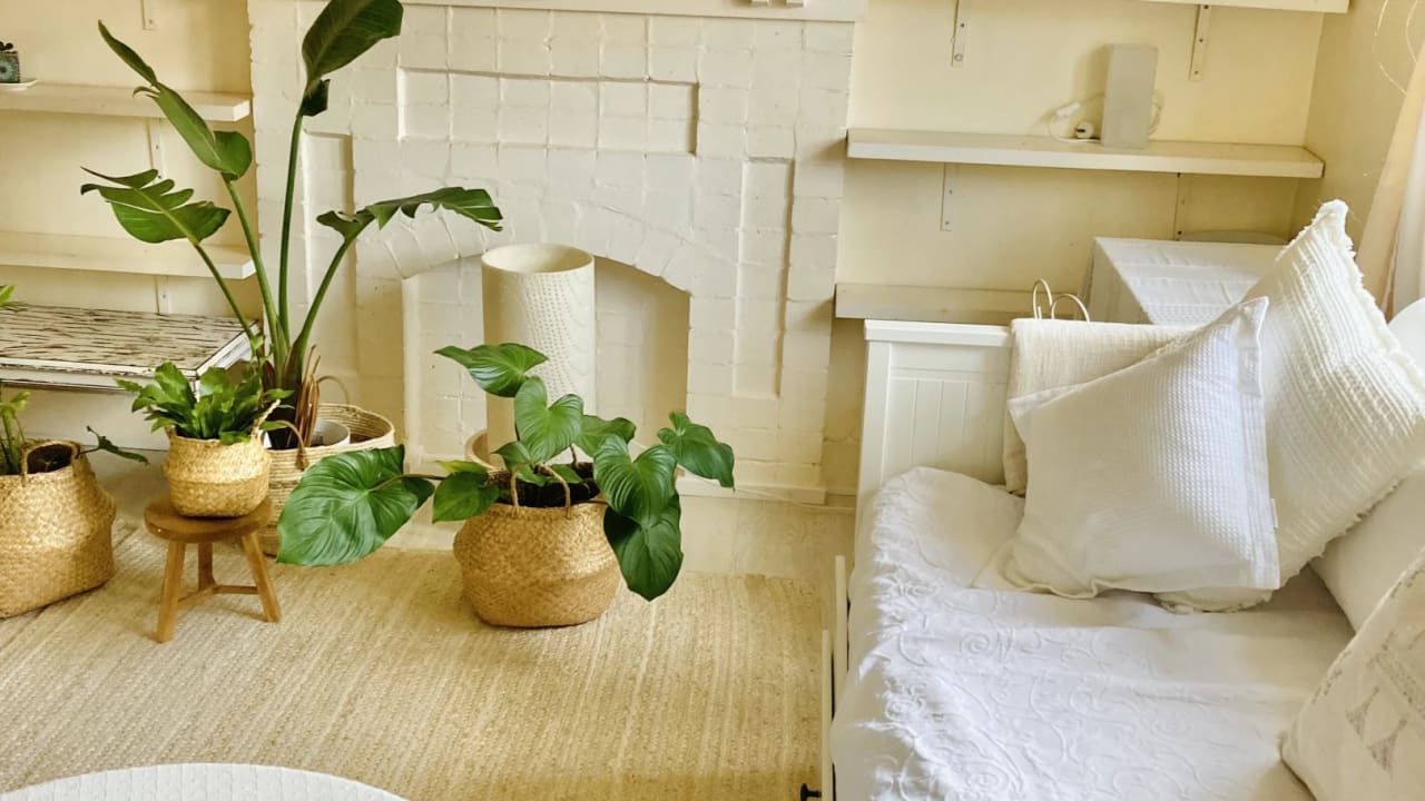 Furnished room in a flatshare