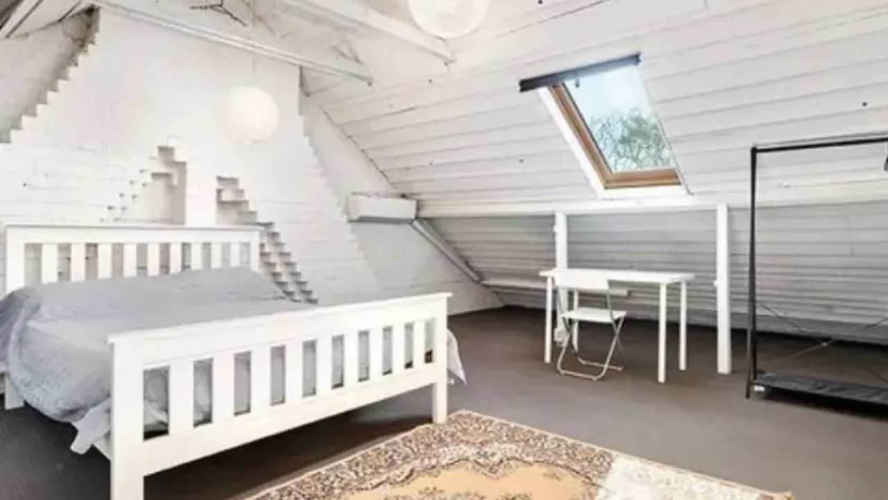 Room in a share house