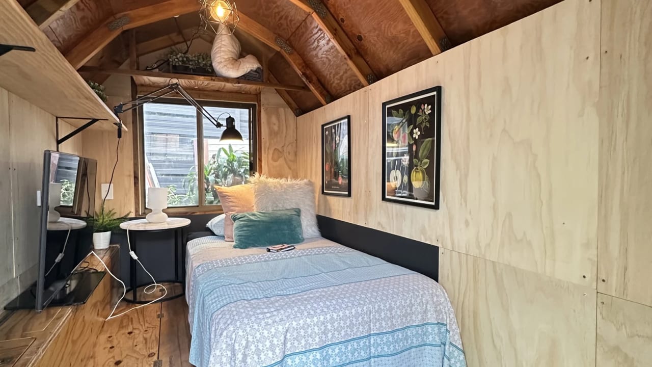 Furnished room in a share house